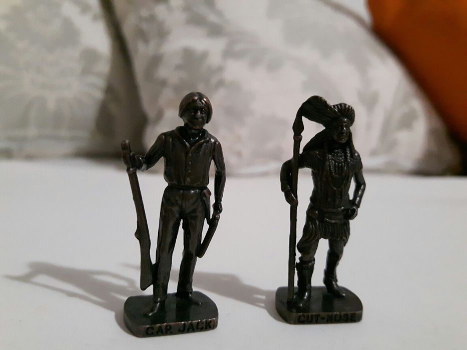 Метални войници от ,,Kinder Surprise,,