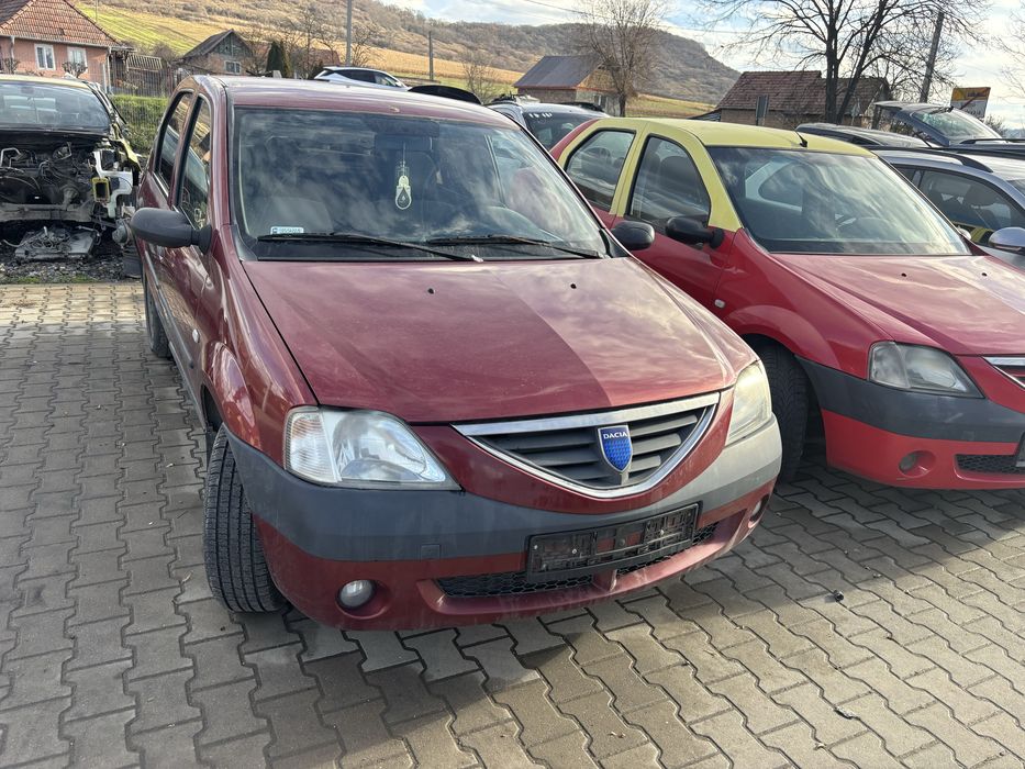 Bara fata capota far Dacia Logan