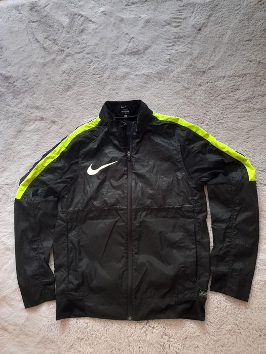 Nike мъжко яке и тениска S- M размер.