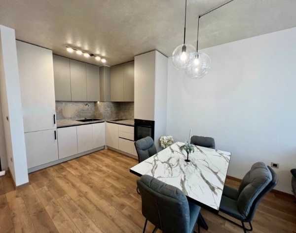 Продава се Двустаен апартамент в Пловдив, Център - 83 кв.м за 1925 €/кв.м - Снимка #1