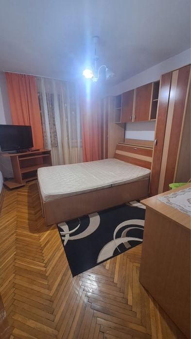 Inchiriez apartament 3 camere, ultra central, zona moto-velo - More