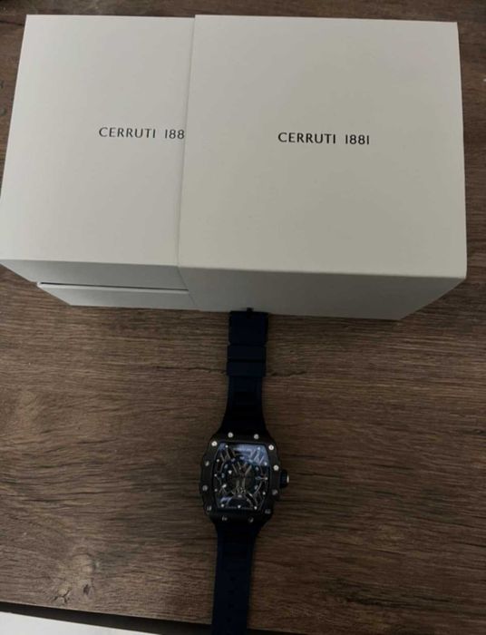 Часовник CERRUTI 1881 с кутия и гаранция