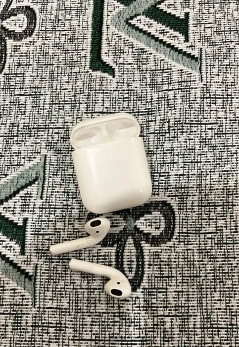 Продам AirPods 2 поколения