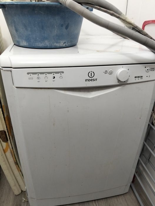 Продам посудомоечную машинку Indesit!