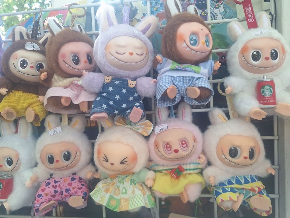 Лабубу  по избор на цвят модел и дрехи