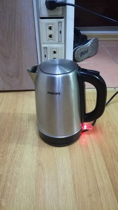 Продам рабочий электрически чайник
