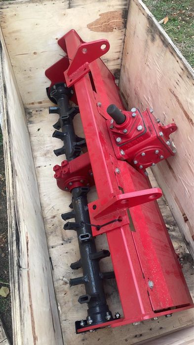 Трактора вече е регистриран ,  нов . ГО, ГТП, 25 к.с.  4х4 ,фреза