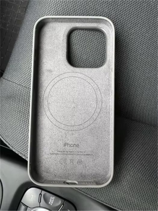 Apple кейс за iPhone 16 Pro/16 Pro Max Silicone Case с MagSafe