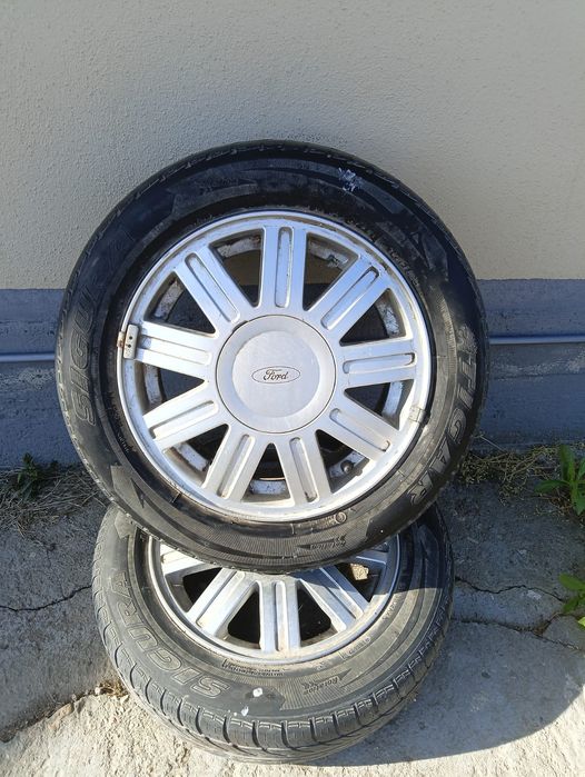 Jante auto, din aliaj cu cauciucuri aproape noi