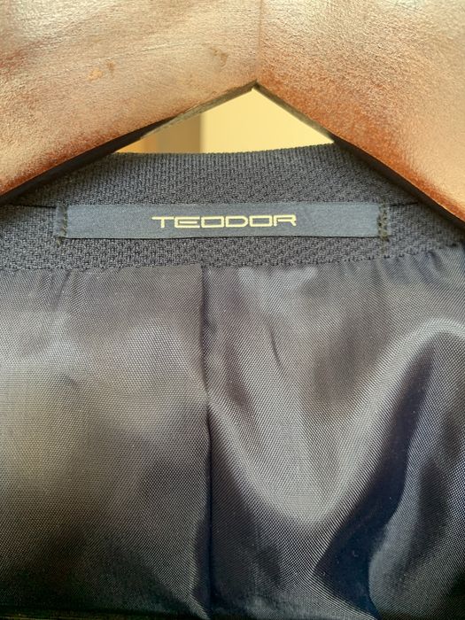 Мъжко сако , Teodor