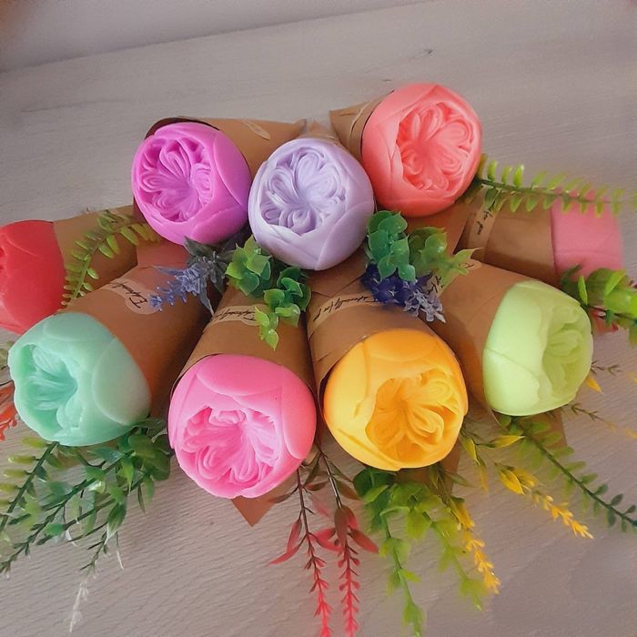 Букети от пластични и глицеринови цветя