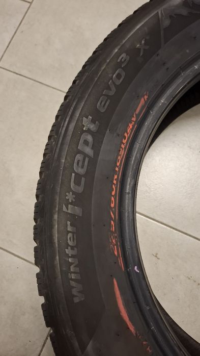 2бр зимни гуми Hankook 225 60 18