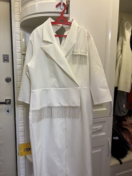 Платье продам