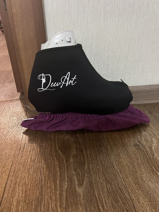 Коньки фигурные “Risport”.