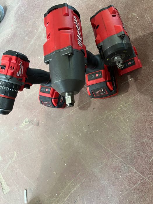 Мощни гайковерти + винтоверт + батерии – работещ комплект