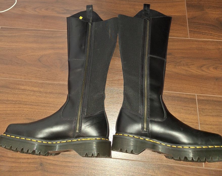 Cizme Dr. Martens noi