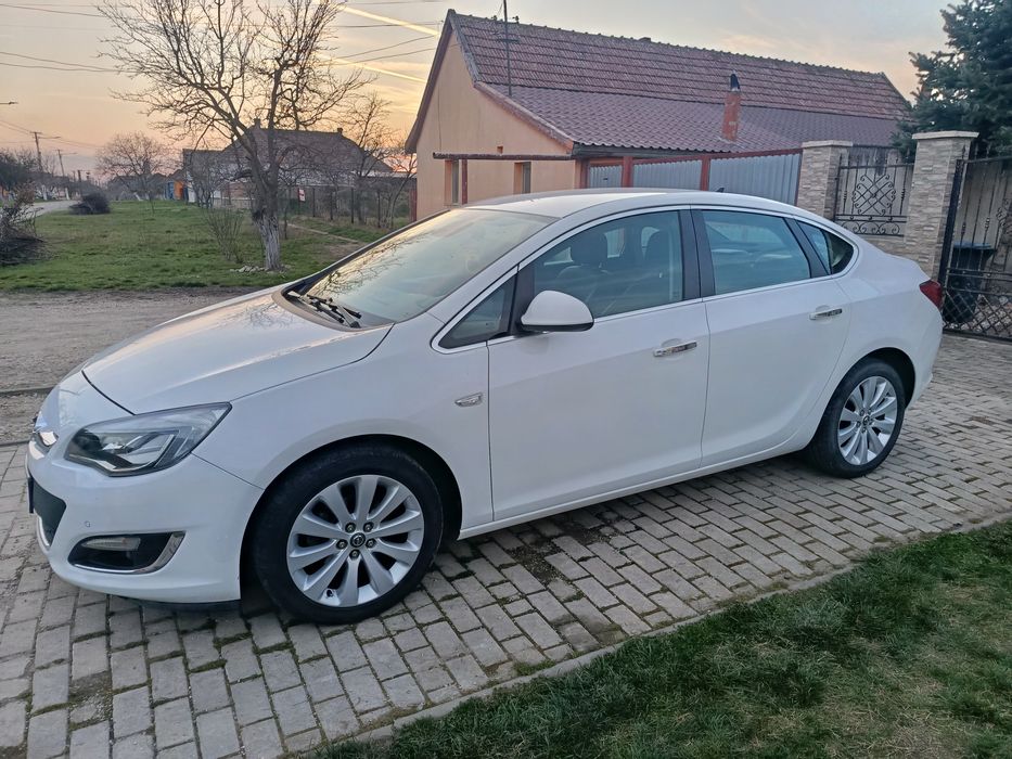 Opel Astra j sedan