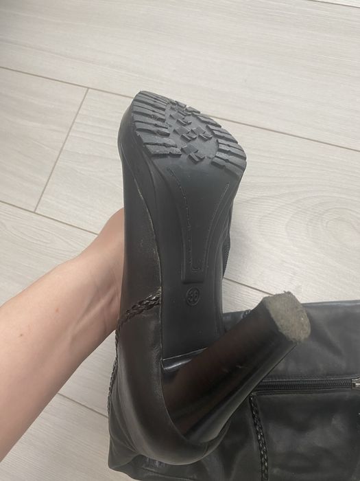 Демисезонные сапоги на каблуке