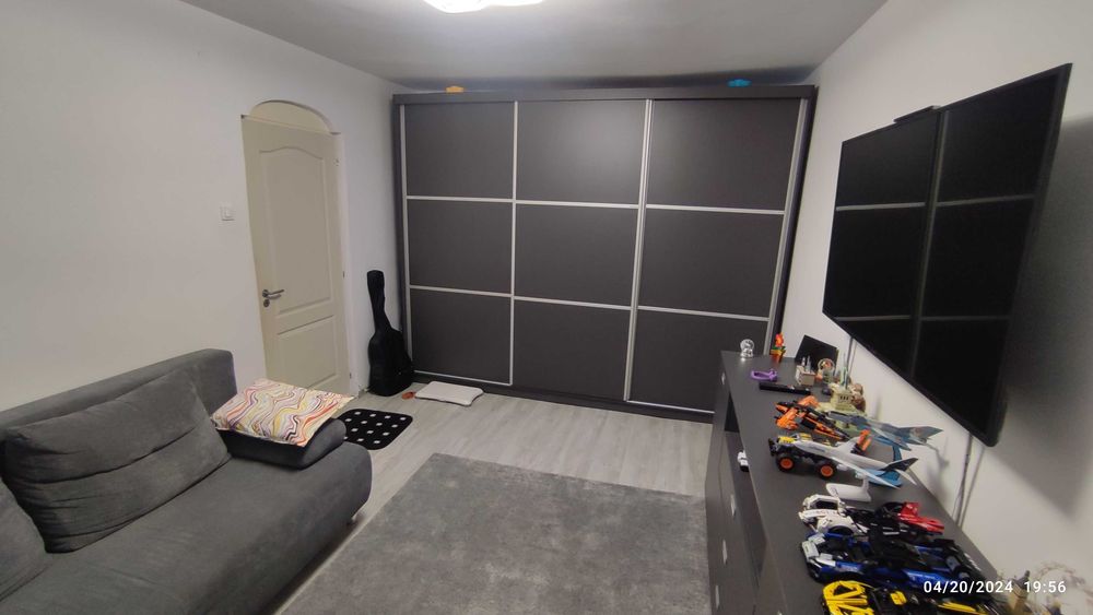 Proprietar, vand apartament 2 camere, decomandat, langa Astoria.