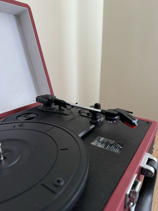 Продаю Виниловый проигрыватель Alive