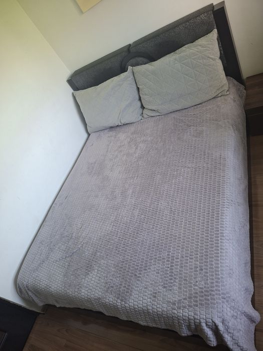 Vând pat , stare utilizat