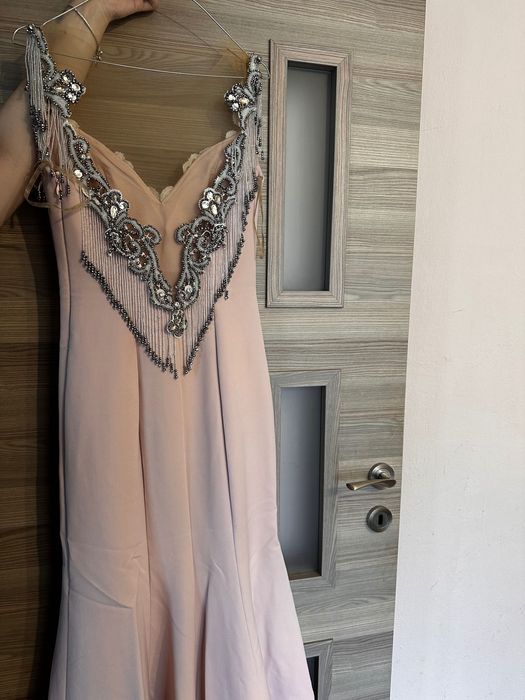 Рокли носени само 3/4часа за повече информация пишете на лично…