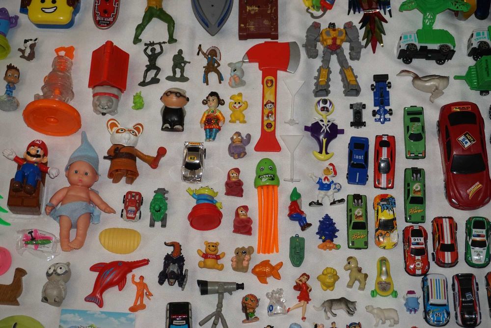 Голям Лот Фигурки от Mcdonald's/Kinder/Burger King и други 2.3кг