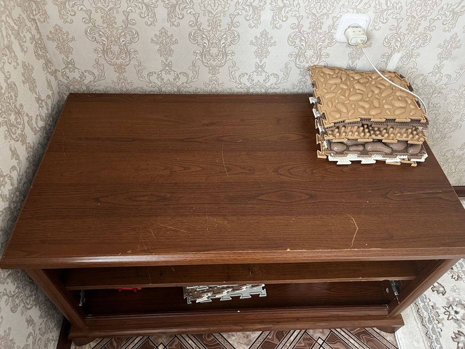 Шкаф и подставка под телевизов