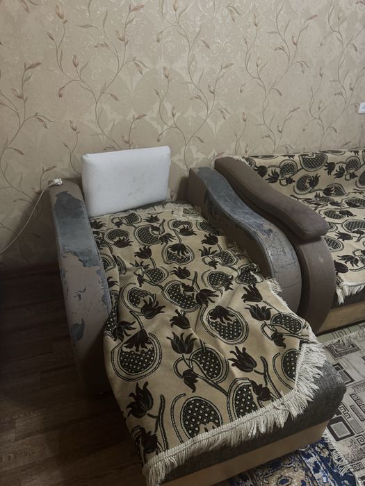 Срочно продам диван с креслом