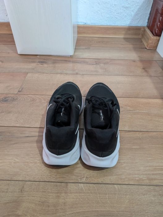Adidași Nike Noi