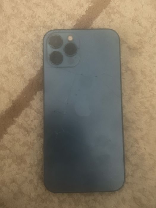 Продам айфон 12 про
