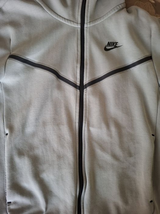 Nike Tech Fleece original – mărimea S – stare foarte bună