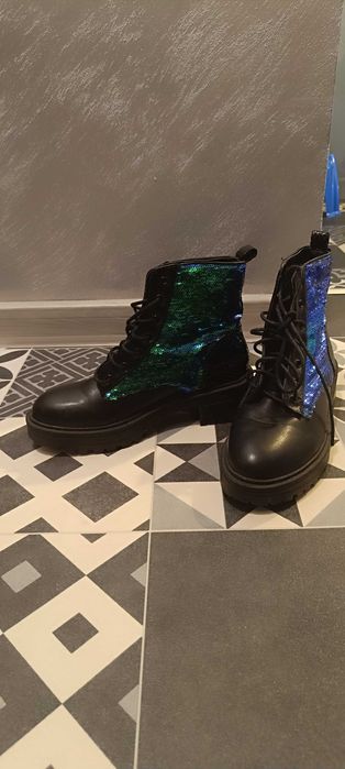 Елегантни дамски боти