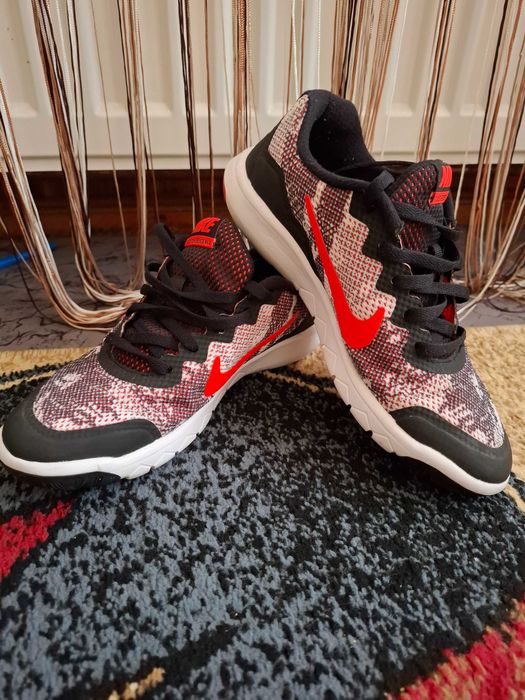 Adidași Nike, o purtare