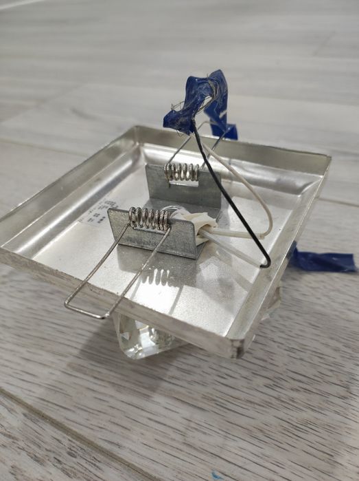 Продам софиты. Состояние хорошее. 2 вида.