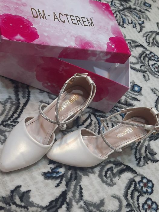 Molochniy kabluk tufli