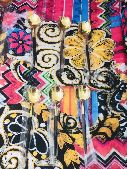 NOU - Set tacâmuri 24 piese, stil portughez, auriu-negru