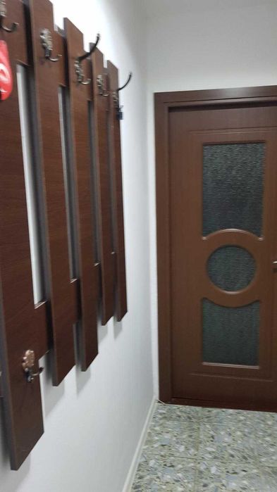 apartament de inchiriat 2camere sup.58mp sufragerie.dormitor baie bucatarie hol toate dotarile. aradul nou aproape de market tranvai .parter