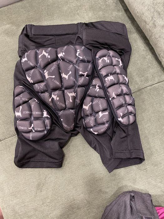 Горнолыжные брюки, куртка и защитные шорты