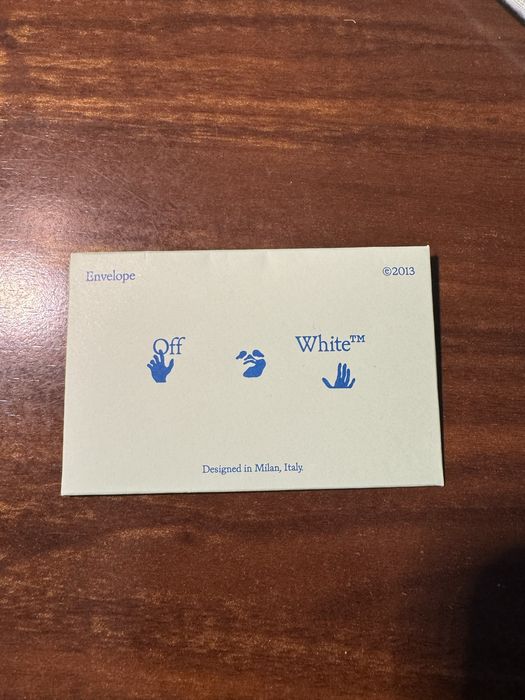 Curea off white din piele