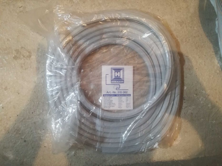 Продавам 7 бр. нови уплътнения за дограми-HORMANN Немски