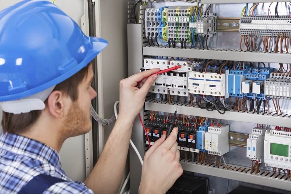 Executam instalații electrice, sanitare și termice pentru case și apartamente