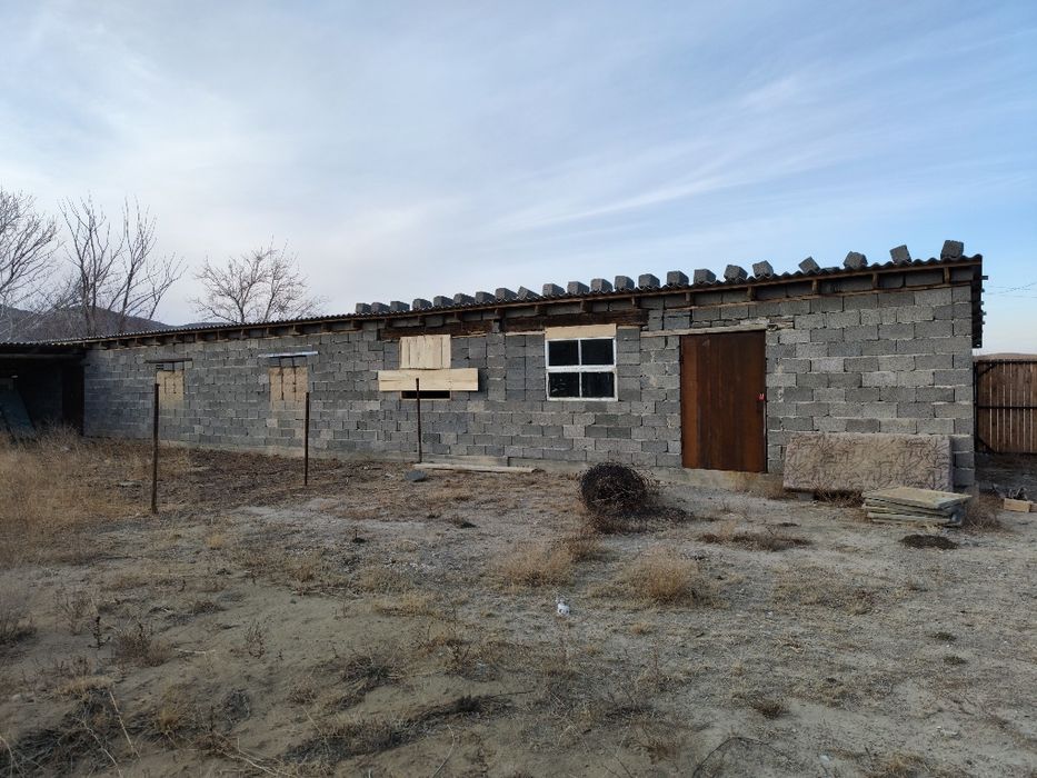 Подхозда жер үй , мал ұстағанға арналған