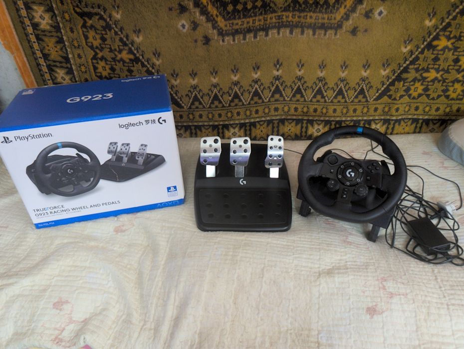 Игровой руль Logitech G923 Trueforce + педали (с коробкой)