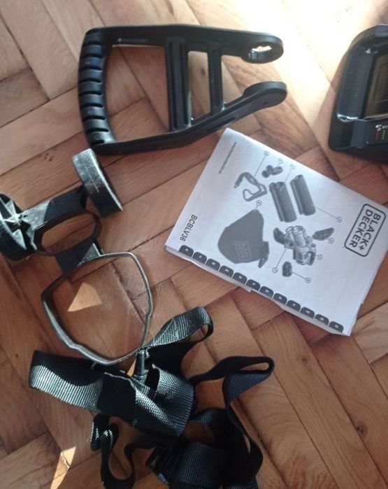 Vind ce se vede in poze a se observa că lipsește bateria și sacul cole