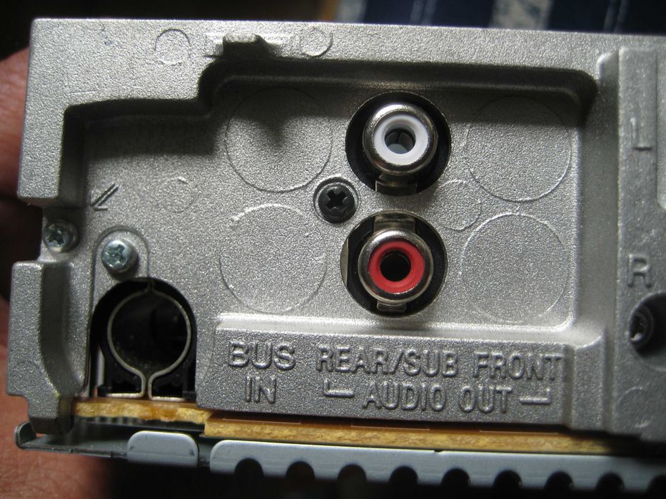 Продавам Sony CDX-GT450U 52WХ4