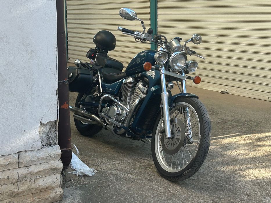Suzuki intruder VS800
