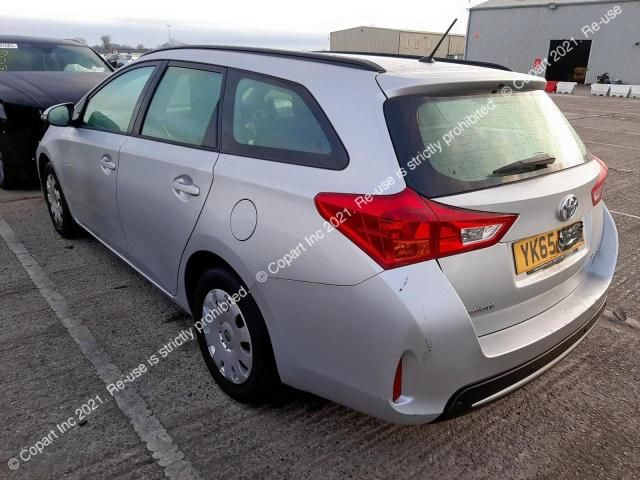 Dezmembrez Toyota Auris 2