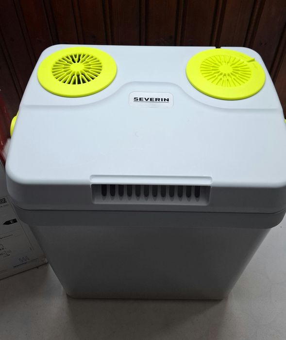 SEVERIN  Електрическа хладилна чанта 19л,охлаждане,затопляне,220v/12v.