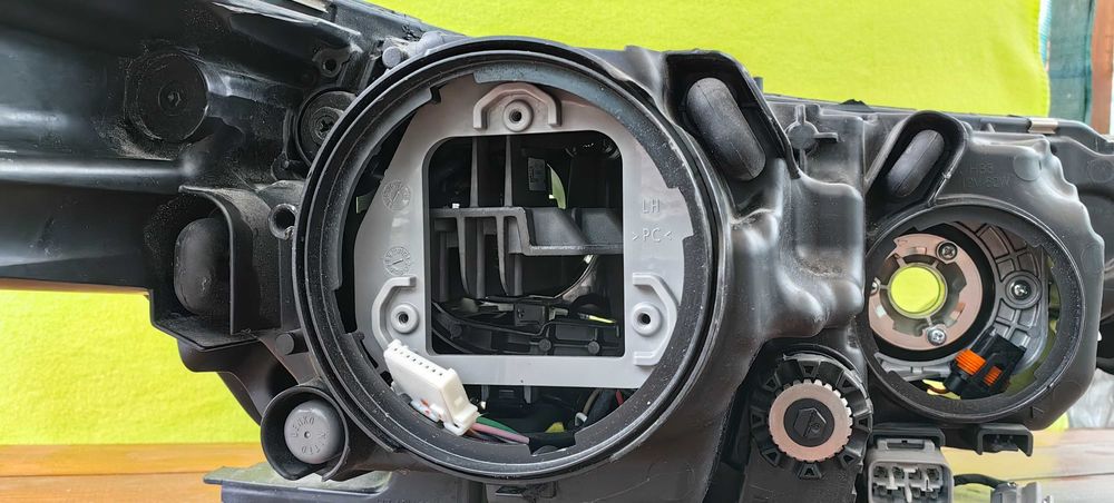 Фар за Mitsubishi Outlander LED III / Митсубиши Аутлендър 3